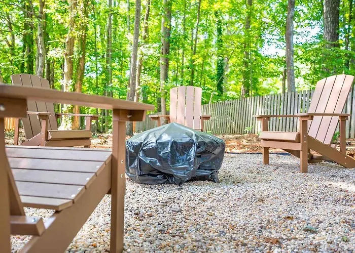 Cozy Boho Kildaire Farms Home- Near Downtown
