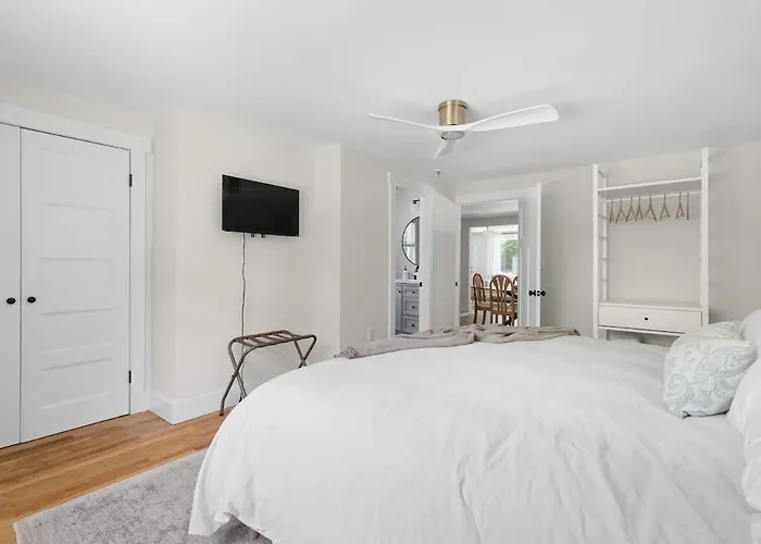 Luxury King 125 Year Historic Home 2 Blocks From Main St